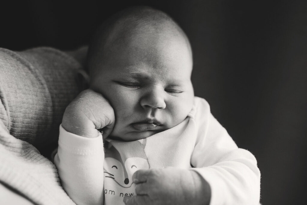 Babyfotos schwarz-weiß