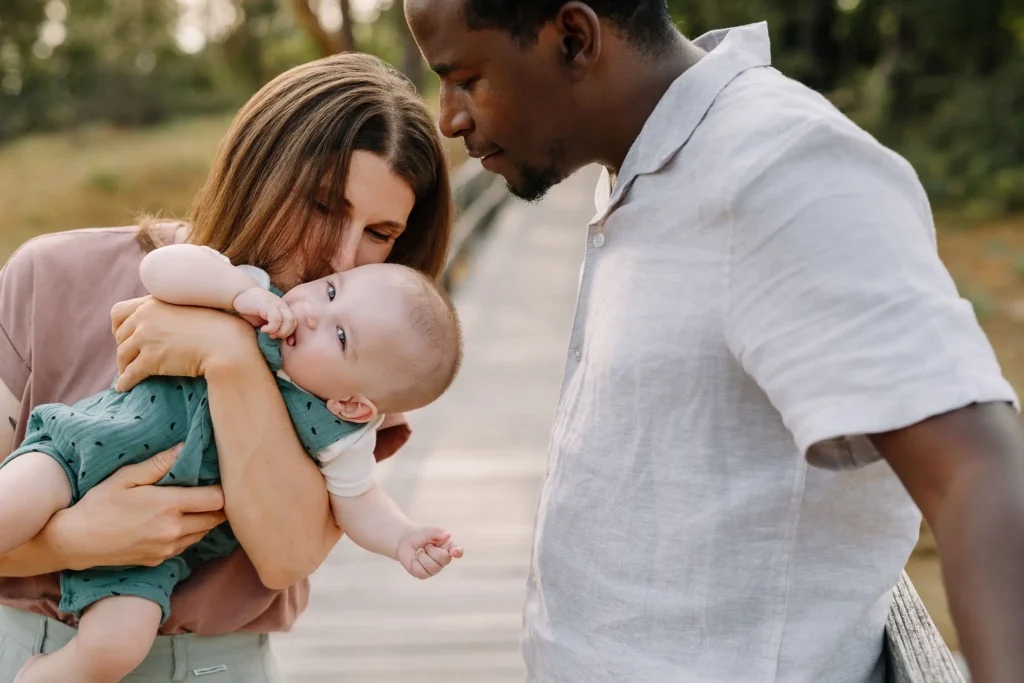 Ungestellte Familienmomente bei einem Lifestyle Fotoshooting